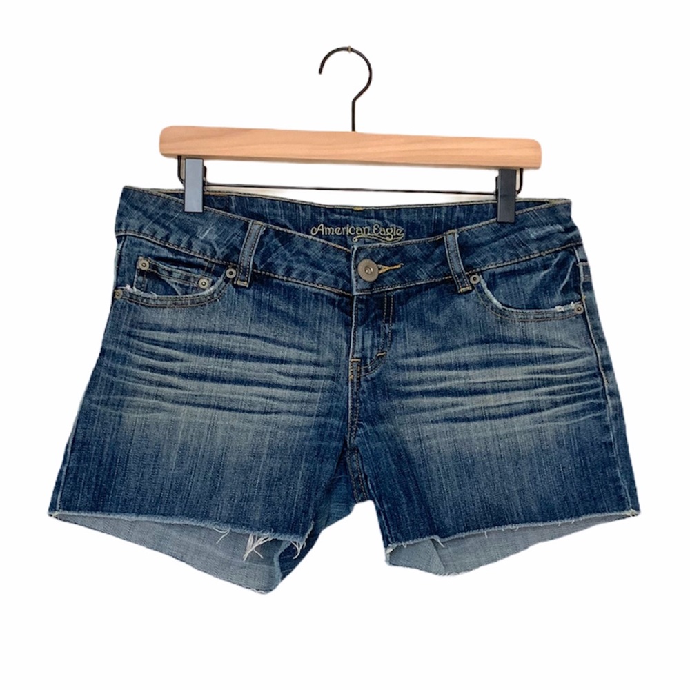 NWOT American Eagle Medium Wash Jean Shorts